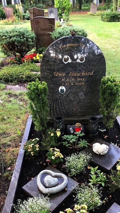 Berlin-Neukölln Mittwoch 05.September2018 und Donnerstag 03.September2020,Grabstein Uwe Lieschied
