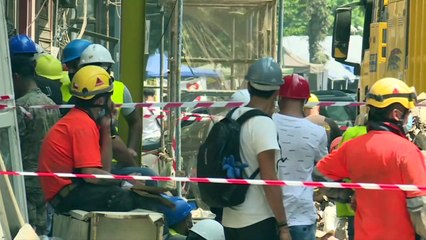 عمال إنقاذ يواصلون البحث عن ناج محتمل تحت مبنى دمره انفجار بيروت