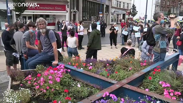 Manifestations pro et anti-migrants à Douvres