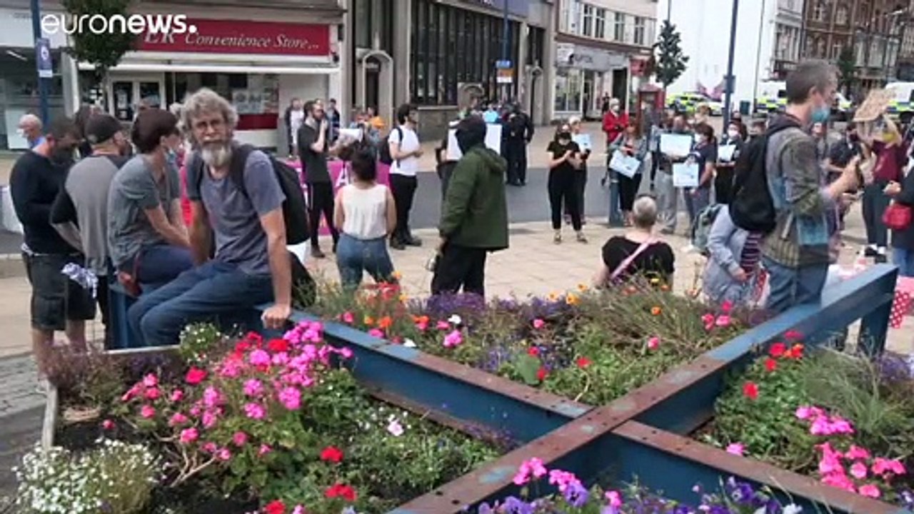 Demonstrationen in Dover für und gegen die Aufnahme von Flüchtlingen