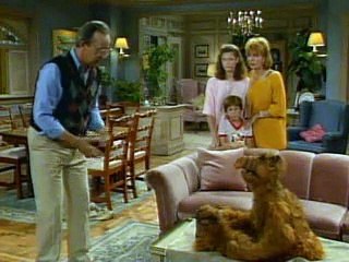 Alf (T01E01) - Piloto