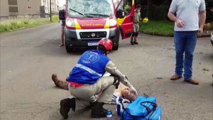 Motociclista fica ferido após colisão entre carro e moto no Bairro Country