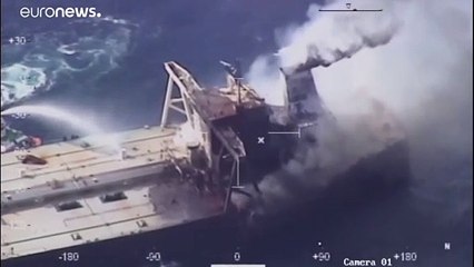 Petroliera in fiamme al largo dello Sri Lanka