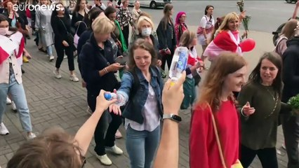 Download Video: Centenas de mulheres protestaram em Minsk contra Lukashenko