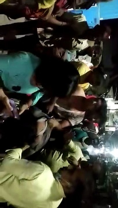 कानपुर में पति-पत्नी और 'वो" का मामला आया सामने, बीच सड़क पर हाईवोल्टेज ड्रामा