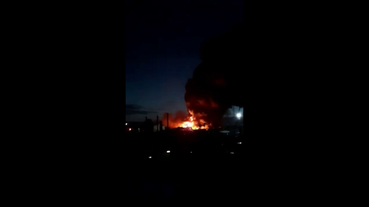 Grande incêndio na fábrica em kent Hoo [ Na marina industrial em 4 de setembro de 2020] #England #36