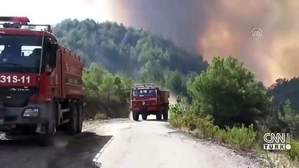 Son dakika... Hatay'da korkutan yangın: Araçlarıyla bölgeyi terk ettiler | Video