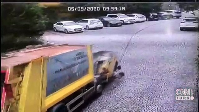 Yokuş aşağı kayan çöp kamyonu evin bahçesine girdi | Video