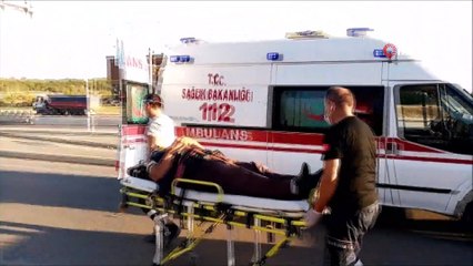 Alkollü sürücü duran araca çarptı: 2 yaralı