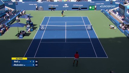 Aucun set concédé, un tennis en place : Medvedev a dévoré la surprise J.J. Wolf