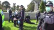 Detenções em Melbourne em protestos contra o confinamento