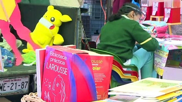 Una escuela callejera abre sus puertas a niños pobres en Ciudad de México