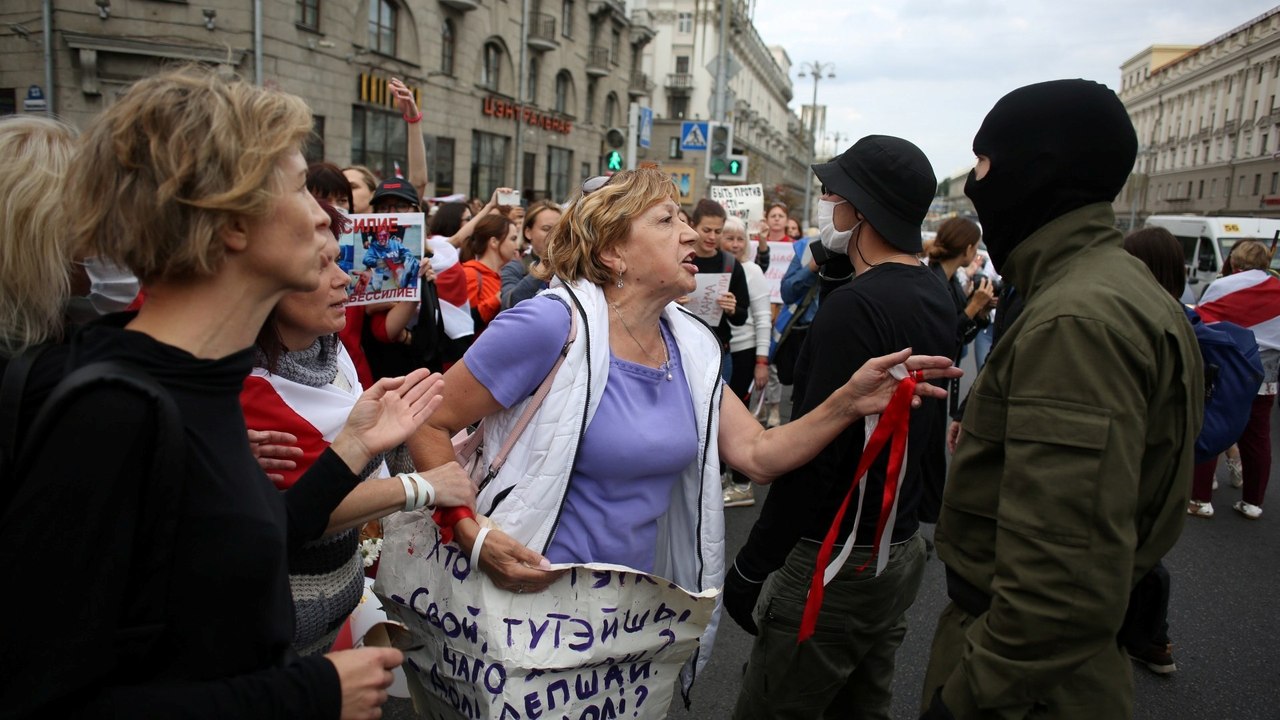 Thousands of women in Belarus protest against Lukashenko