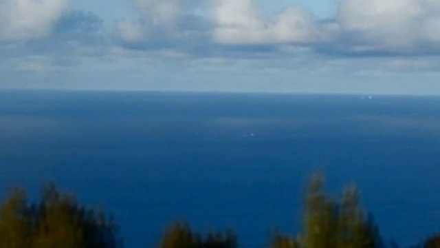 UFO SIGHTINGS Massive Fleet Multiple UFOs Zoom Across the Sky at Amazing Speeds!