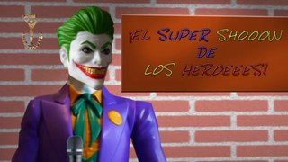 El Joker haciendo Stand Up en el Super Show de los Super Heroes
