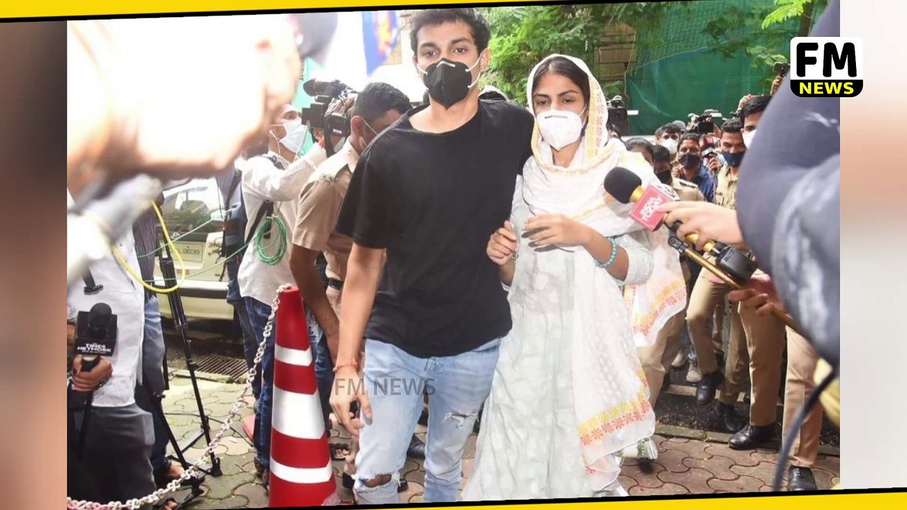 Rhea Chakraborty leaves from her home for NCB office l FM news