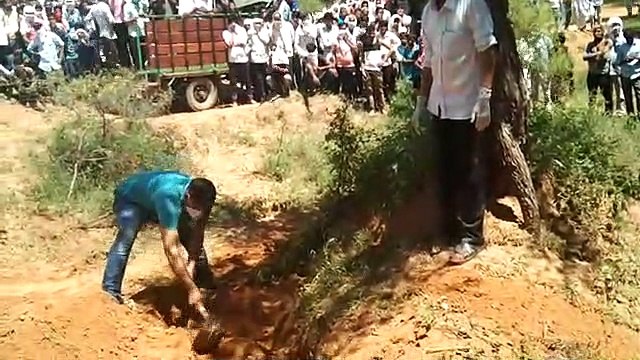 पति ने पत्नी को उतारा मौत के घाट,शव को मिट्टी में दबाया