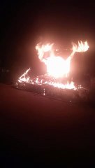 शरारती तत्वों ने परचून के खोखे में लगाई आग