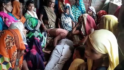 Download Video: लखीमपुर खीरी: फंदे पर झूलती मिली किशोरी, रेप के बाद हत्या का आरोप