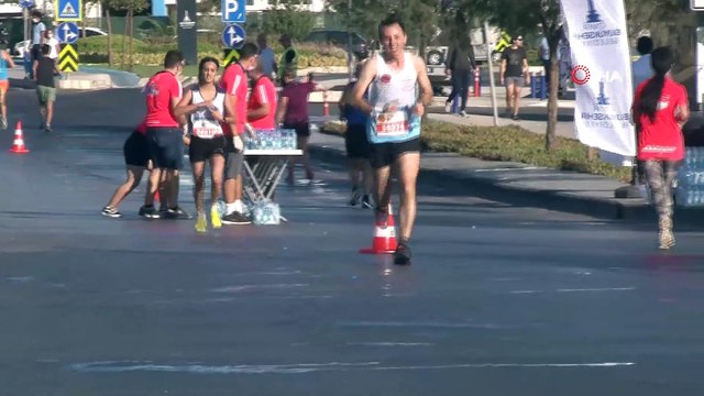 8. İzmir Yarı Maratonu başladı