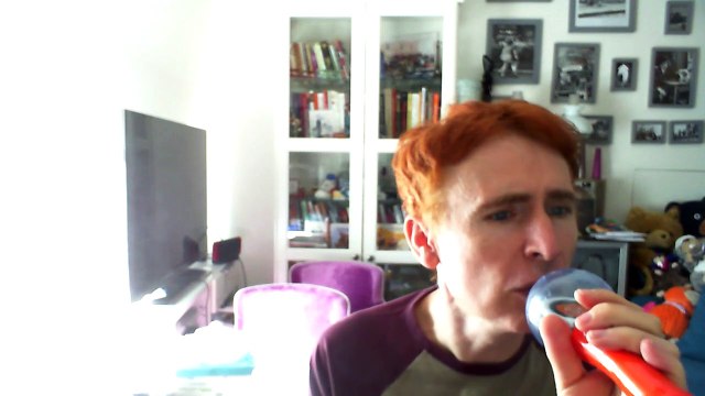 Wiwi égratigne dans ma peau