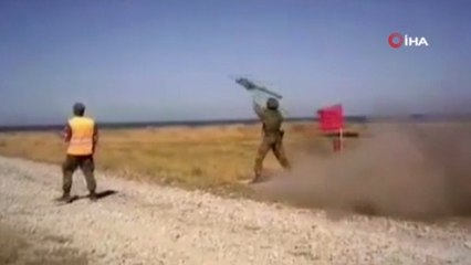 Rus yapımı roket askerin omzunda patladı