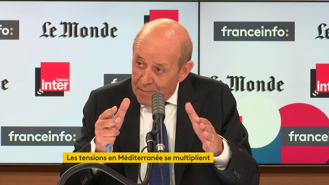 Jean-Yves Le Drian sur l'empoisonnement d'Alexeï Navalny : "C'est un opposant russe qui est empoisonné sur le sol russe avec un produit militaire russe : nous disons aux Russes de nous expliquer pourquoi"