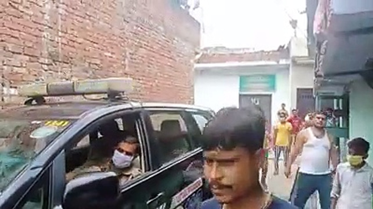 शाहजहांपुर: मोहल्ला अलीज़ई में दिनदहाडे दबंगो ने चलाई गोलियां