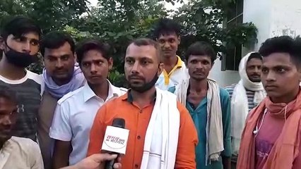 आगरा: बिजली विभाग की मनमानी के चलते गांव में छाया पेयजल संकट
