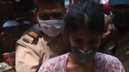 Sushant की गर्लफ्रेंड Rhea के क्रेडिट कार्ड से खरीदे जाते थे ड्रग्स ? NCB की तगड़ी पूछताछ |FilmiBeat