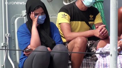 Plusieurs centaines de migrants transférés de l'île de Lampédusa vers un ferry
