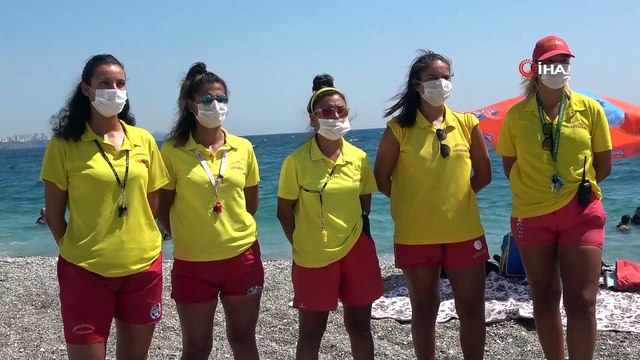 Konyaaltı Sahili’nin cankurtaran melekleri; onları görenler denemek için boğulma taklidi yapıyor