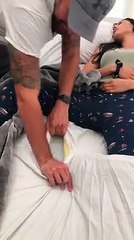 Il marito le fa uno scherzo e lei si sveglia con le gambe amputate