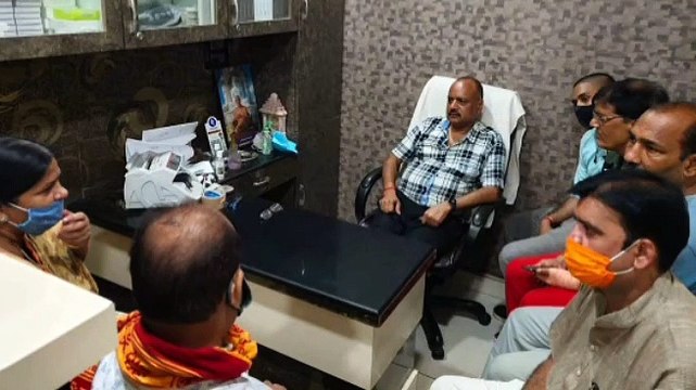 शोक संवेदना व्यक्त करने पहुंची सदर विधायक
