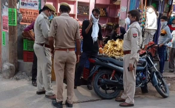 बिना वजह घूमने पर पुलिस ने काटा चालान