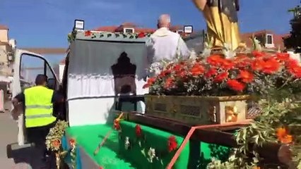 Así han sacado a la Virgen de la Encarnación en Portugal para no suspender la procesión