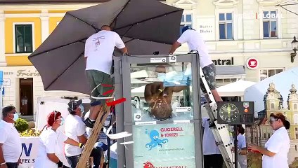 Kendisine ait rekoru kırdı: 200 kilo ağırlığındaki buz küplerinin altında 2.5 saat geçirdi