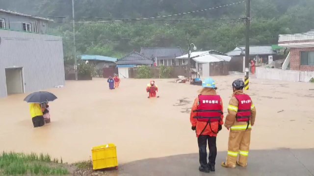 경북 동해안에 거센 비바람...침수·정전 피해 속출 / YTN
