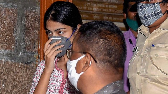 Rhea Chakraborty extends supports to NCB for interrogation