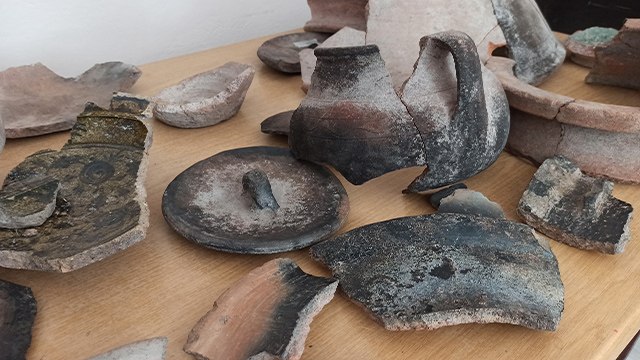 Kale kazısında 5 bin 200 yıllık seramikler bulundu