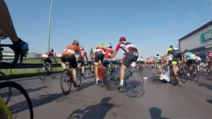 Bisikletçilerin kazası kameraya böyle yansıdı 