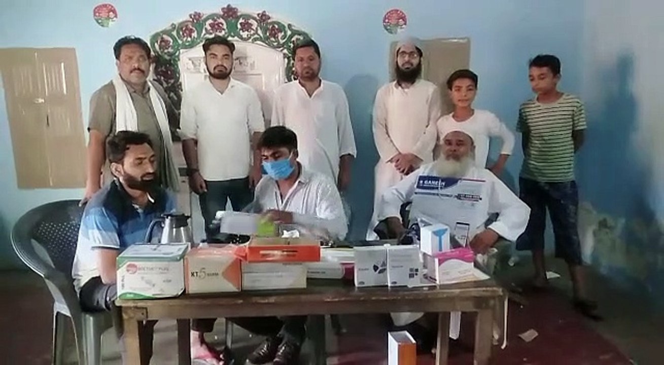 कांधला कलीम मेडिकल स्टोर की ओर से कैंप लगाकर दवाई वितरित