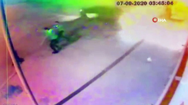 Avcılar’da polise pompalı tüfekle saldırı anı kamerada