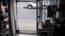 Un automobiliste renverse volontairement deux voleurs