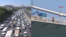 FSM Köprüsü'nde intihar girişimi TEM'de trafiği kilitledi