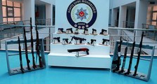 Adana’da şok baskınlarda 104 şüpheli yakalandı, çok sayıda ruhsatsız silah ele geçirildi