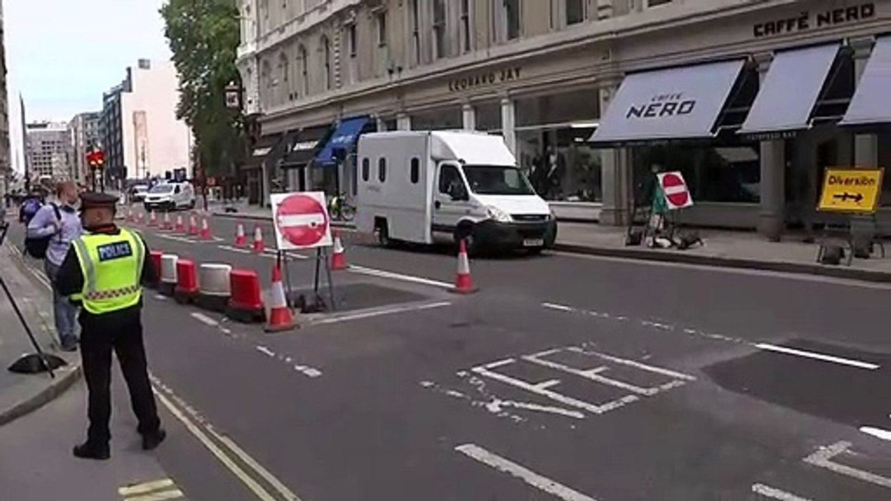 Julian Assange arrives at court for extradition hearing