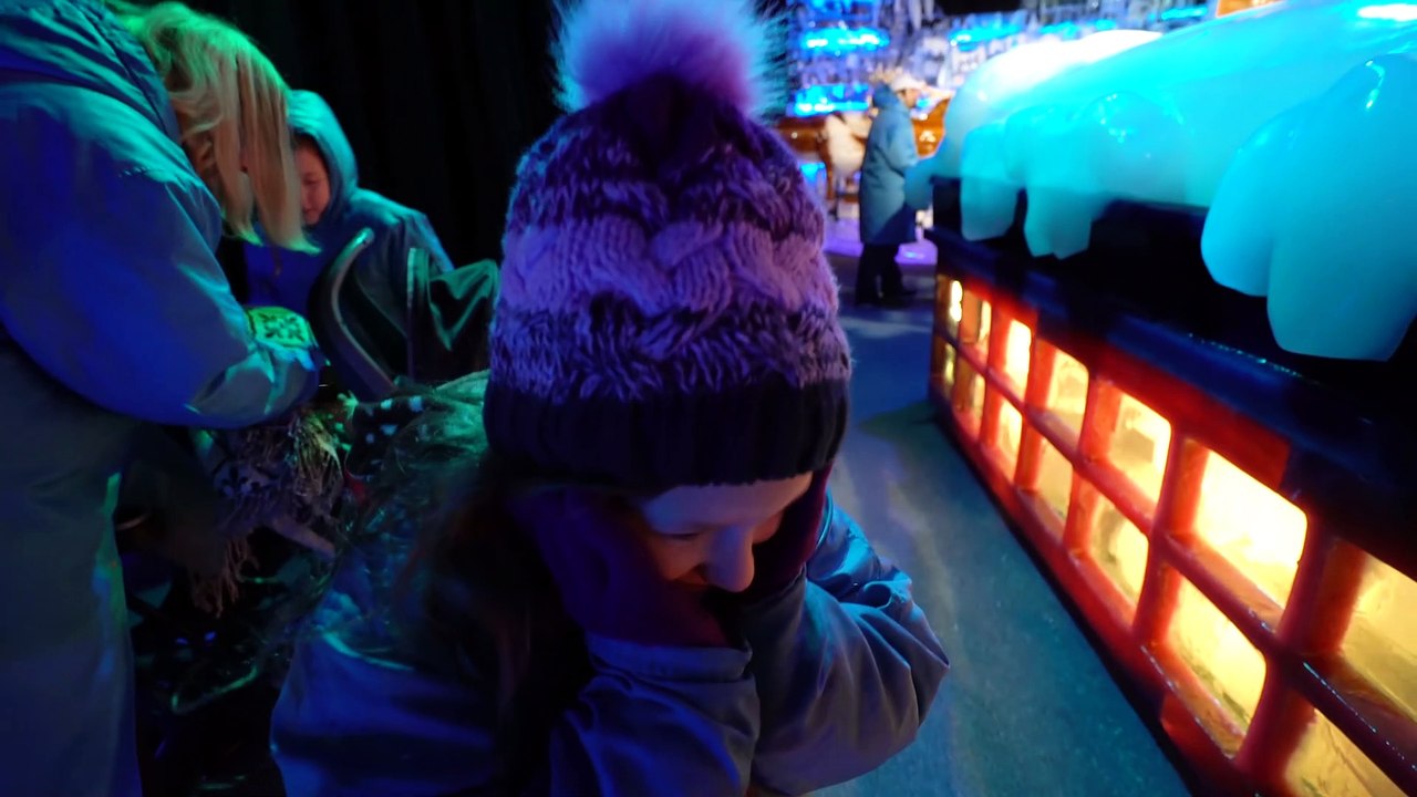 We almost Froze to Death at ICE! Fun Sophia Isabella e Alice Vacation Vlog