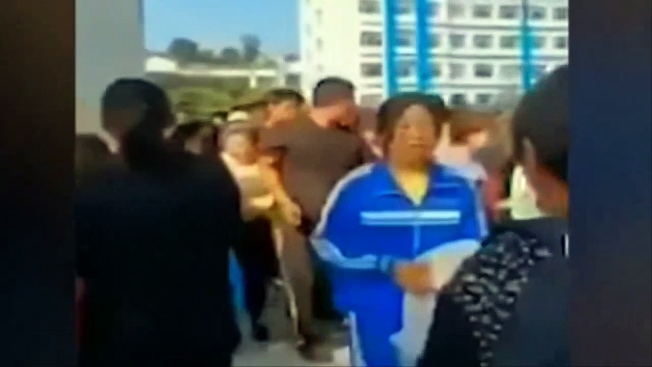 중국내전상황으로 가는가? 중국수천명시위 미국여기자체포됨 시위참여자수배중 '