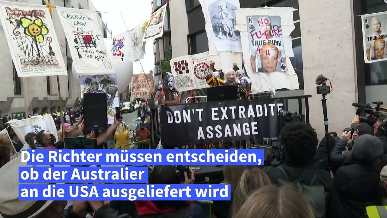 Trommeln für Julian Assange in London